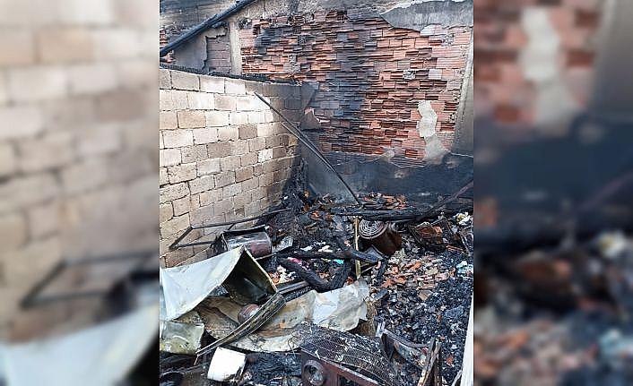 Balıkesir'de bir evde çıkan yangında anne yaralandı oğlu öldü