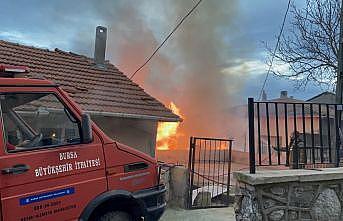 Bursa'da Uludağ eteklerindeki bir evde çıkan yangın söndürüldü
