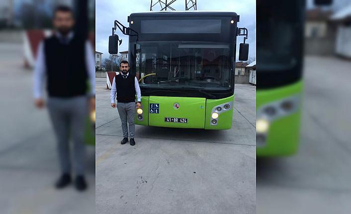 Kocaeli'de otobüs şoförü engelliye yardım elini uzattı