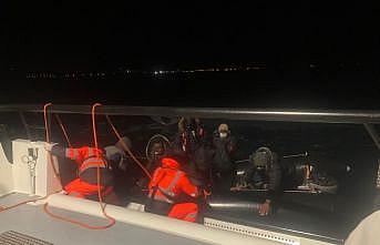 Türk kara sularına itilen 10 düzensiz göçmen kurtarıldı
