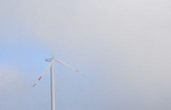 Bilecik'te rüzgar güllerinin sisle dansı drone ile görüntülendi