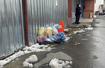 Sarıyer'de toplanmayan çöplere vatandaş tepki gösterdi