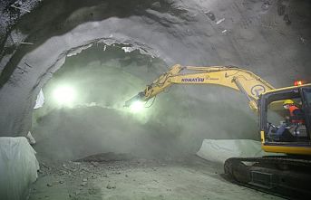 Çanakkale'de Kazdağları geçişindeki Ayvacık T-2 Tüneli'nde ışık göründü