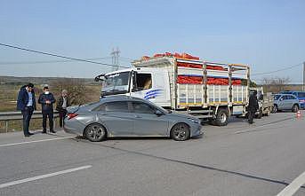 Çanakkale'de kamyonla otomobil çarpıştı