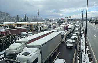 Anadolu Otoyolu'nda trafik kazaları ve araç arızaları ulaşımı aksattı