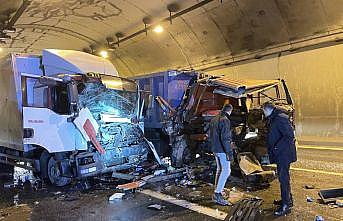 Anadolu Otoyolu'nda tüneldeki kaza ulaşımı aksattı
