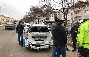 Minibüs ile otomobilin çarpıştığı kaza