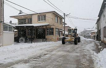Bursa'da kardan kapanan mahalle yolu ulaşıma açıldı