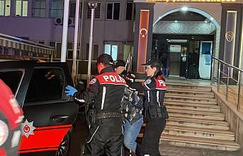 Bursa'da silah ve uyuşturucu bulunan araçla kaçan şüpheli yakalandı