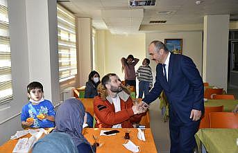 Edirne Valisi Canalp, Ukrayna'dan tahliye edilen Kırım Tatar Türklerini ziyaret etti