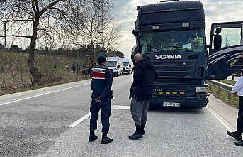 Edirne'de askeri araç ile tırın çarpıştığı kaza