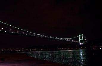 Fatih Sultan Mehmet Köprüsü Yeşilay Haftası için ışıklandırıldı