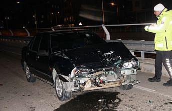 İki otomobilin çarpıştığı kaza