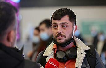 Ukrayna'dan tahliye edilen Türk vatandaşları Romanya'dan uçakla İstanbul'a getirildi