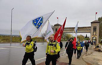 Bosna Hersek'ten gelen gönüllülerin şehitlere saygı yürüyüşü sürüyor