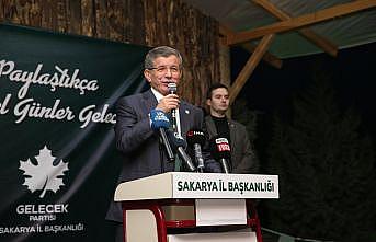 Davutoğlu, partisinin Sakarya İl Başkanlığınca düzenlenen iftar programına katıldı