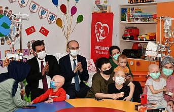 Sakarya'da hastanede tedavi gören çocuklara 23 Nisan sürprizi