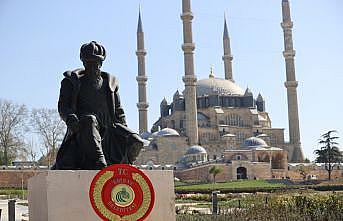 Selimiye Meydanı düzenlenmesi kapsamında kaldırılan Mimar Sinan heykeli yerine konuldu
