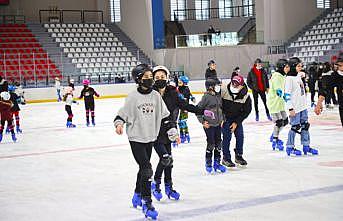 Zeytinburnu Buz Pisti 23 Nisan'da çocuklara ücretsiz hizmet verecek