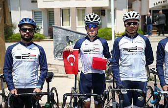 Bisikletlilerin Selanik'ten Samsun'a taşıdığı Ata toprağı Sakarya'ya ulaştı