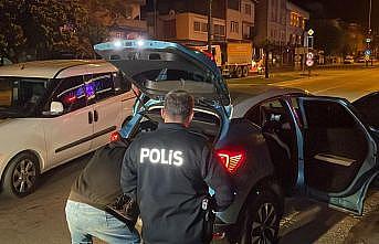 Bursa'da gasp ve oto hırsızlığından aranan şüpheliler kovalamaca sonucu yakalandı