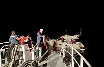 Çanakkale Boğazı'nda makine arızası yapan tekne KEGM ekiplerince kurtarıldı