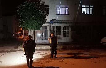 Kocaeli'de kocası tarafından pencereden atıldığı iddia edilen kadın yaralandı
