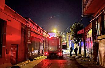 Bursa'da bir apartmanda çıkan yangında 6 kişi dumandan etkilendi