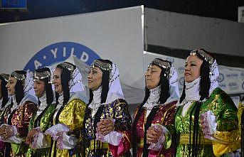 Bursa'da Erguvan Zamanı gösterisi sahnelendi