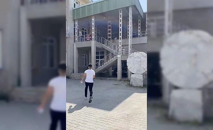 Edirne'de yanlış salona gelen öğrenciyi YKS'ye Yunus Timi polisleri yetiştirdi
