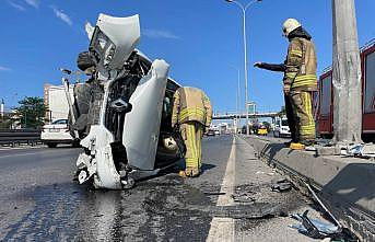 Esenyurt'ta devrilen otomobilin sürücüsü yaralandı
