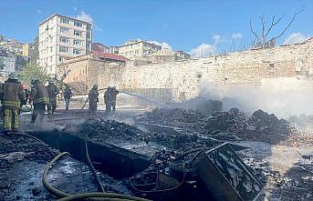 Fatih'te emniyete ait depoda yangın
