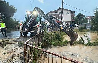 Sakarya'da sağanak nedeniyle bazı ev ve iş yerlerini su bastı