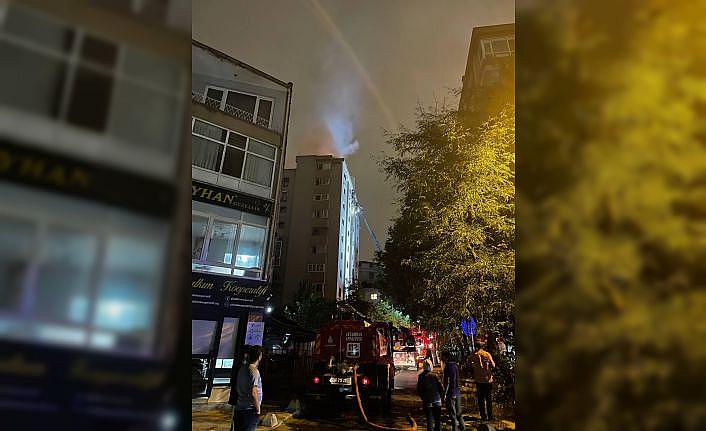 11 katlı binanın çatısında çıkan yangın söndürüldü