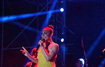 Şarkıcı Ziynet Sali 56. Uluslararası Tekirdağ Kiraz Festivali“nde konser verdi