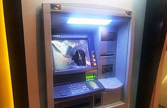 Yalova'da akli dengesi yerinde olmayan şahıs yeniden ATM'lere zarar verdi