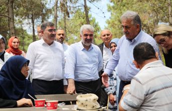 AK Parti milletvekilleri  "Yüz Yüze 100 Gün" projesi kapsamında Avcılar'da partililerle buluştu