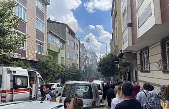 İstanbul'da apartmanın çatısında çıkan yangın söndürüldü