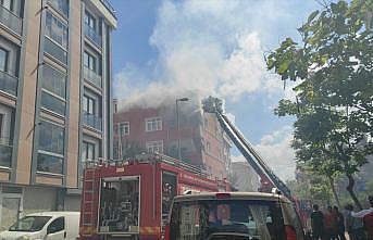 Kartal'da bir binada çıkan yangında 4 kişi dumandan etkilendi