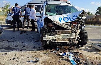 Tekirdağ'da hafif ticari aracın çarptığı polis otosundaki 2 polis yaralandı