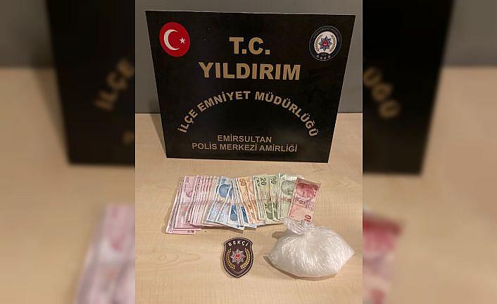 Bursa'da durdurulan taksideki 3 uyuşturucu şüphelisi yakalandı