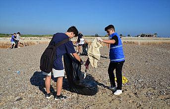 Manavgat'ta çevre temizliği etkinliğinde sahilden 27 torba çöp toplandı
