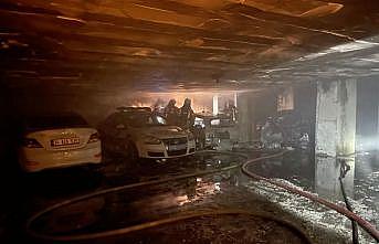Ümraniye'de kapalı otoparkta çıkan yangında 5 otomobil yandı