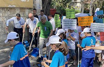 Üsküdar'da gönüllü çocuklar çevre temizliği yaptı