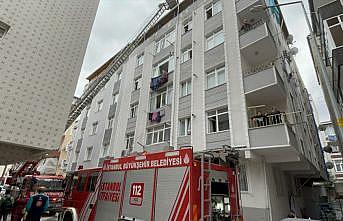Bağcılar'da 5 katlı binada çıkan yangın söndürüldü
