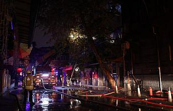 Beşiktaş'ta 2 katlı ahşap iş yerinde çıkan yangın söndürüldü