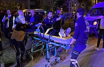 Bursa'da işçi servisi ile kamyonetin çarpıştığı kazada 4 kişi yaralandı