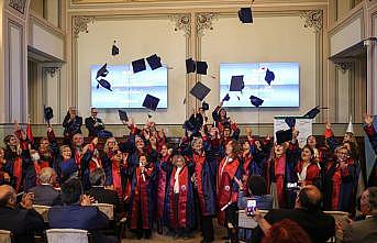 60 yaş üstü 59 kişi Üçüncü Yaş Üniversitesi'nden mezun oldu