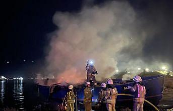 Kartal'da balıkçı teknesinde çıkan yangın söndürüldü