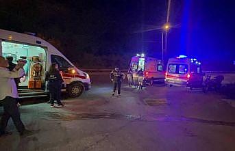 Kocaeli'de otomobille taksinin çarpıştığı kazada 5 kişi yaralandı